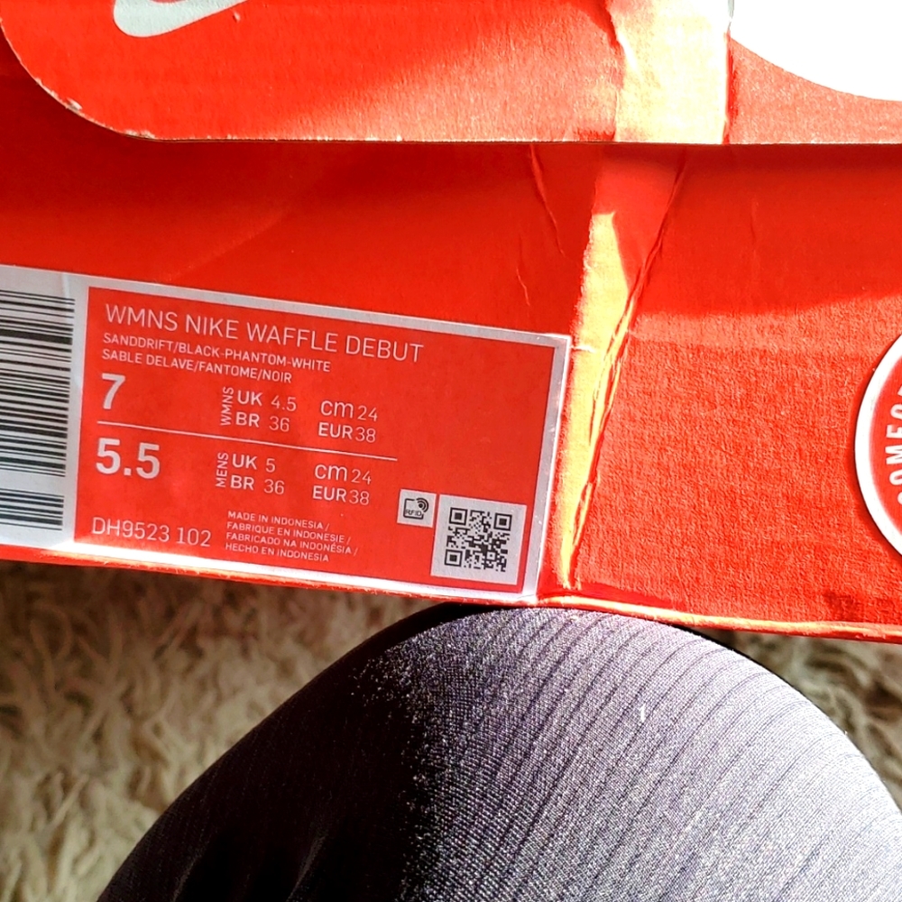 Nike womens waffle debut size 7 womens kids 5.5 excellent condition never worn